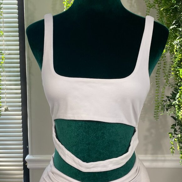 H:ours | Montee Crop Top - Picture 1 of 7